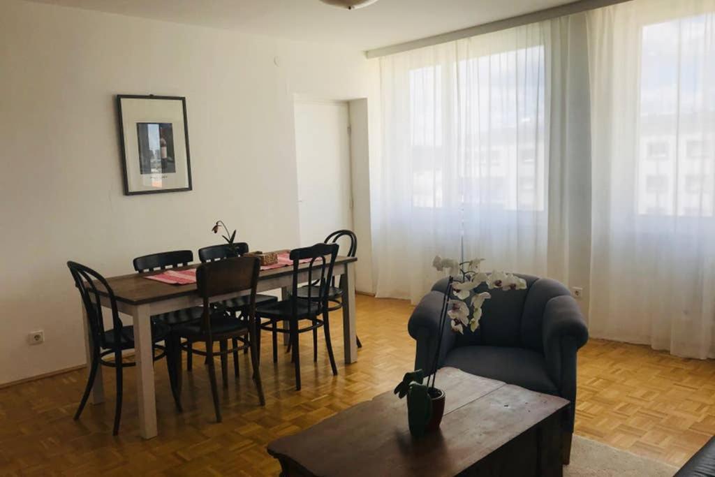 Mitten Im Achten. Zentrale Wohnung In Wien Exteriör bild