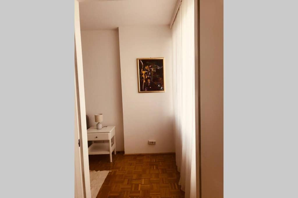 Mitten Im Achten. Zentrale Wohnung In Wien Exteriör bild
