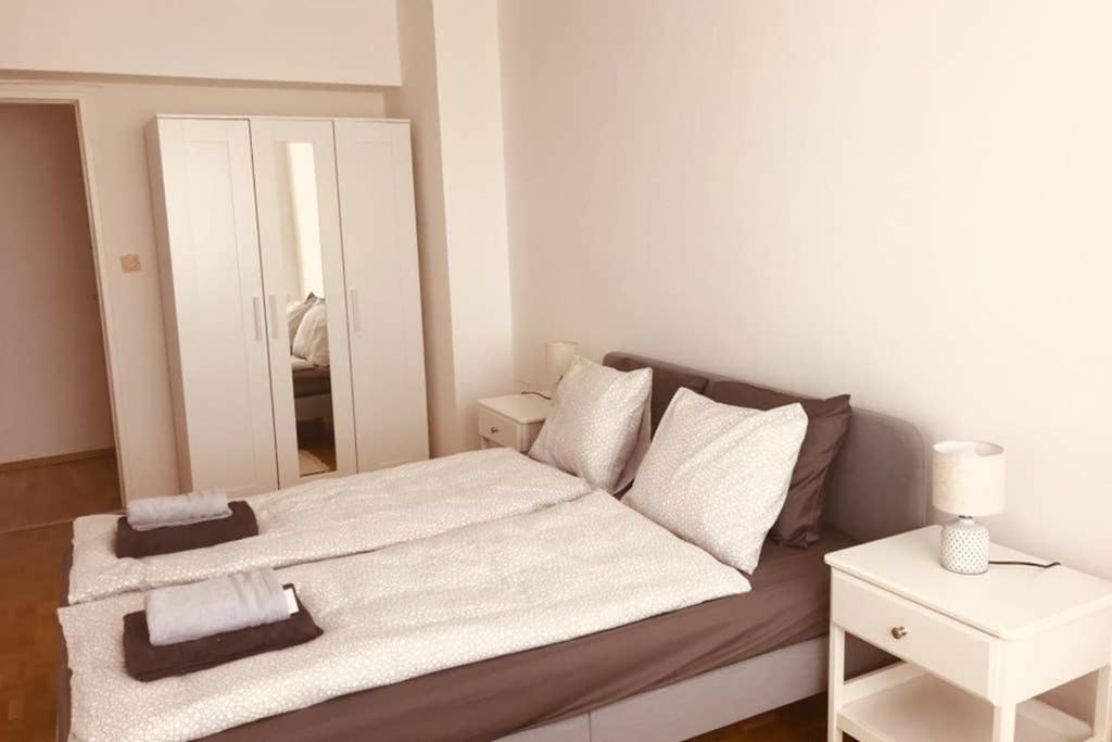 Mitten Im Achten. Zentrale Wohnung In Wien Exteriör bild