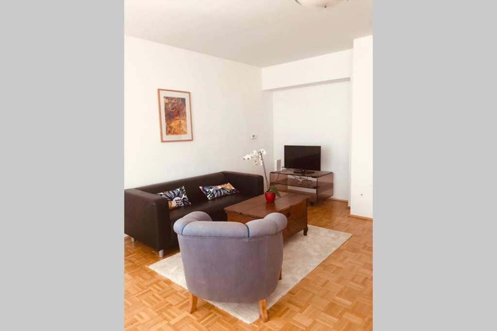 Mitten Im Achten. Zentrale Wohnung In Wien Exteriör bild